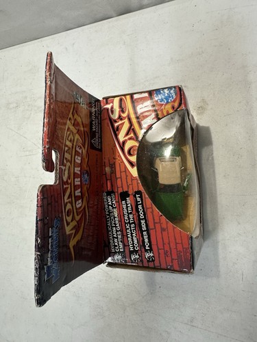 MISPACKAGED Muscle Machines 1/64 Trash Truck Switchblade Car By Monster Garage - Bild 5 von 5