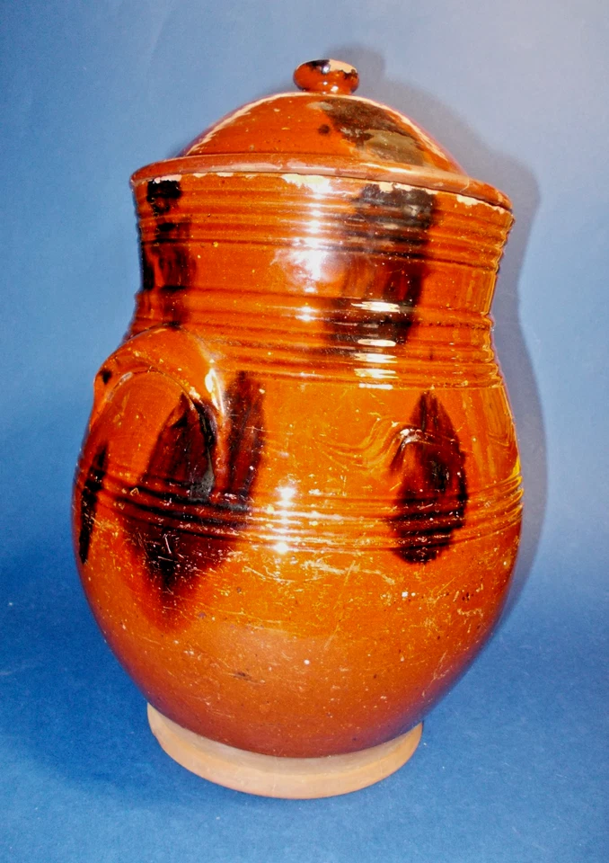 Antiguo Redware Vajilla con Tapa Manganeso Mancha Oreja Manijas principios del siglo XIX Foto 3 de 4