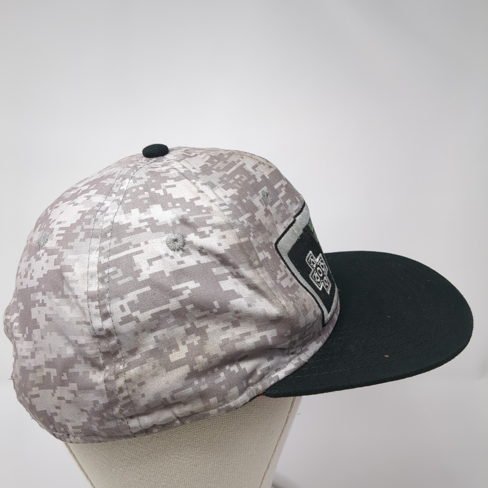 Nintendo Controller Snapback Hat Camouflage One S… - image 4