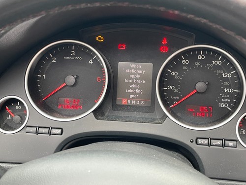 2009 AUDI A4 CABRIOLET 2.0 TDI AUTO, S-LINE FINAL EDITION. - Picture 11 of 16