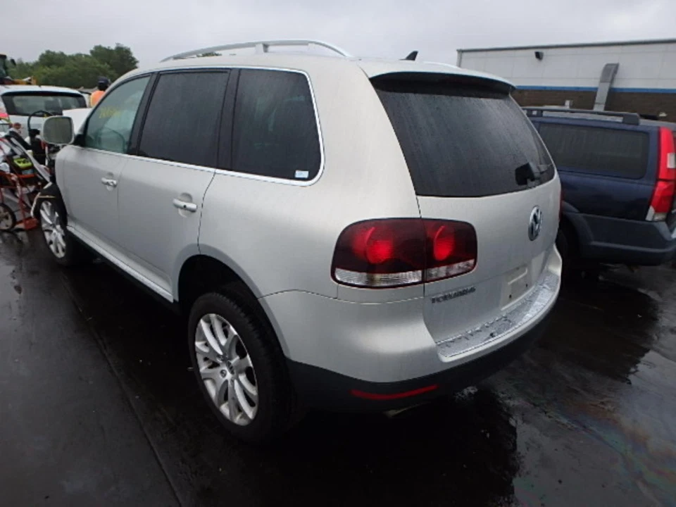 Used Vacuum Pump fits: 2008 Volkswagen Touareg  Grade A - Image 3 of 4