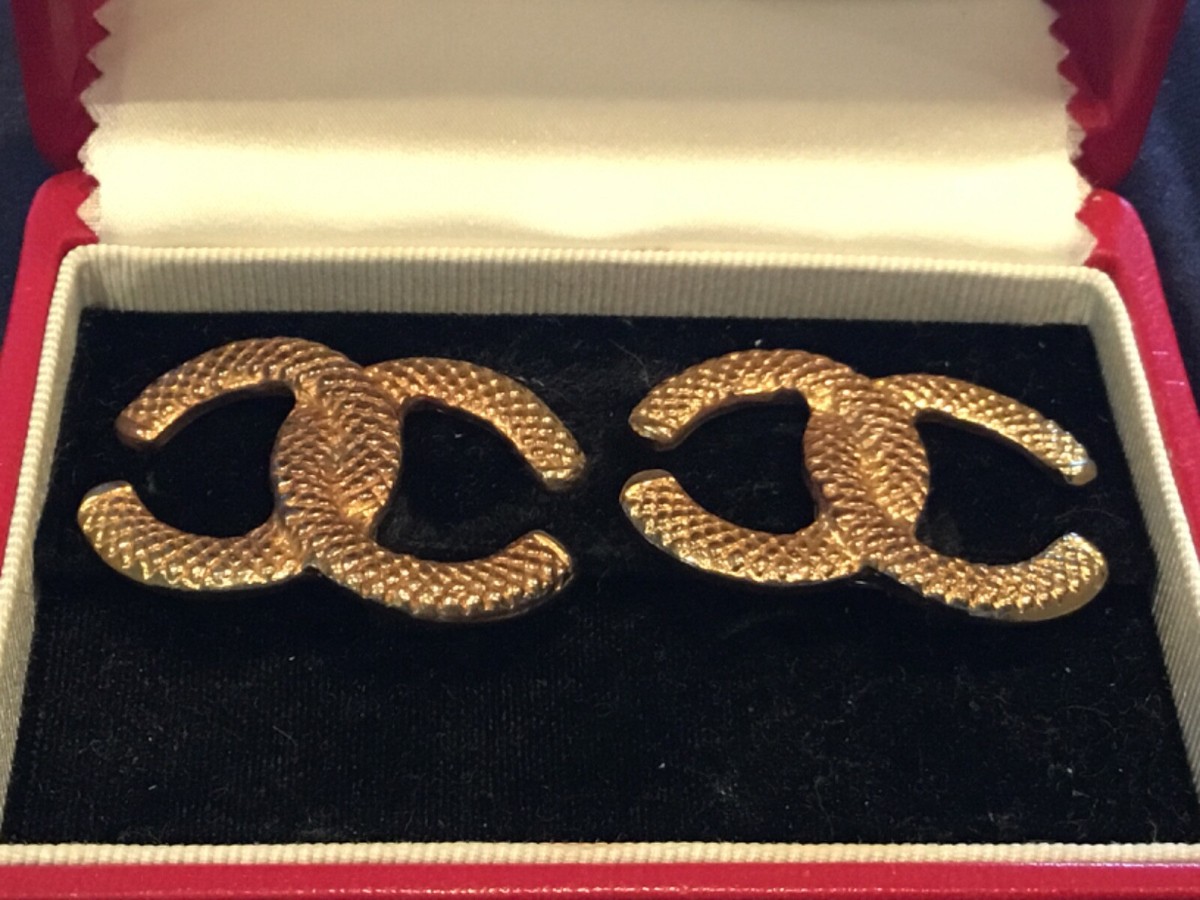 Vintage Chanel Couture CC Logo Shoe Bluette Clips Pair Gold Vintage Chanel Couture CC Logo Shoe Bluette Clips Pair Gold