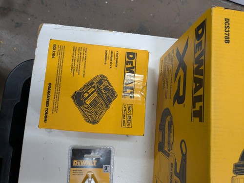 DEWALT DCS378B MID-SIZE CORDLESS BANDSAW 3-3/8 Inch + 4 DEWALT TOOLS (5-TOTAL) - Picture 8 of 8