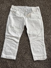 Signature by Levi Strauss  Co. Women's Modern Mid Rise Capri