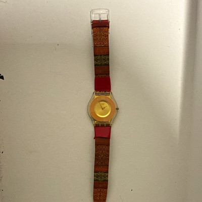 Swatch Skin Quarz Armbanduhr analog transparentes Gehäuse sehr dünn Swiss Made