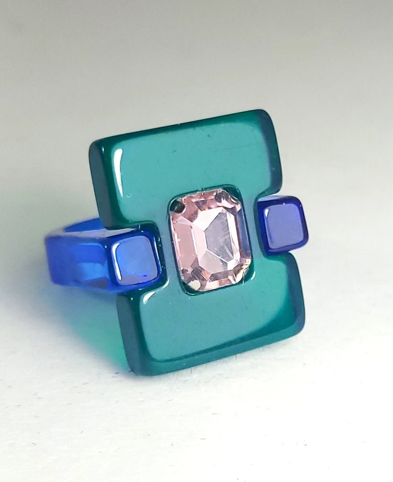 Impresionante Anillo Cuadrado Grueso Acrílico Geométrico Mod Años 60 Inspirado Azul Verde + Cristal Foto 2 de 4