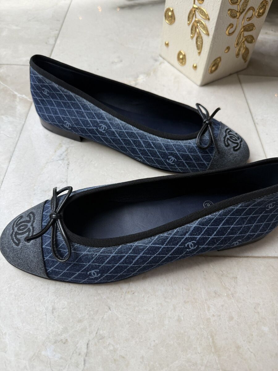 2024 CHANEL CC LOGO DARK BLUE DENIM JEAN BALLET FLATS BLACK 2024 CHANEL CC LOGO DARK BLUE DENIM JEAN BALLET FLATS BLACK