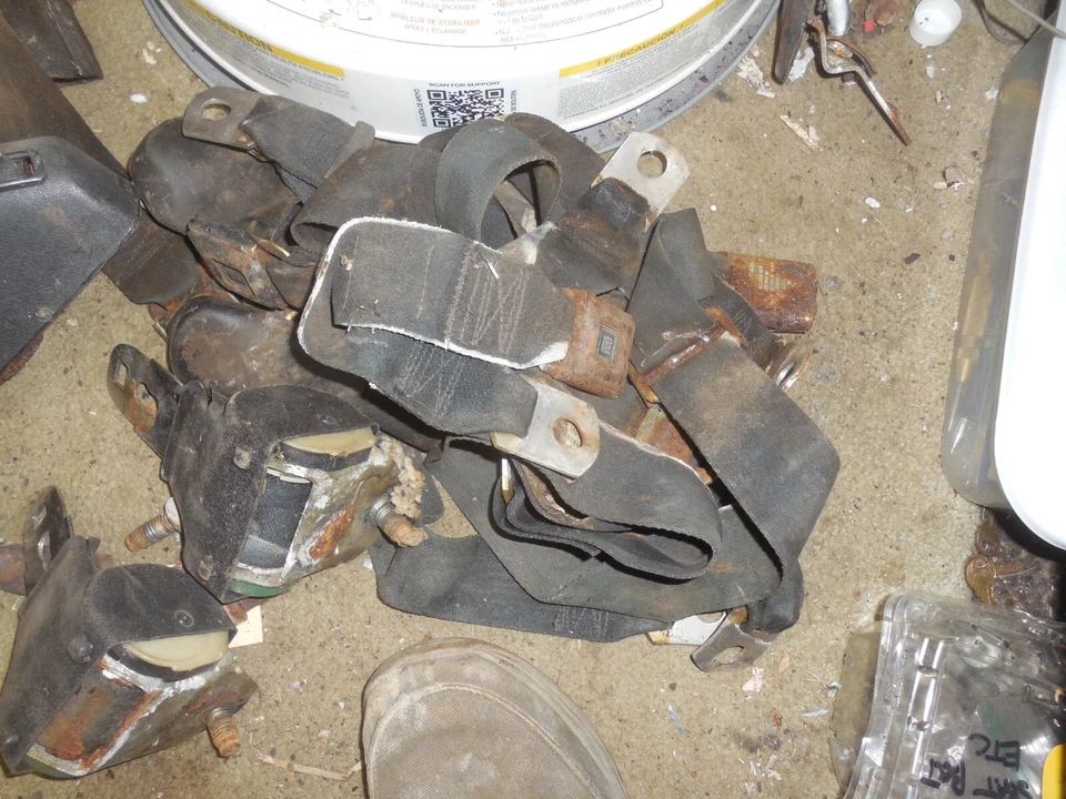 Buick Skylark GS GS 1972 retractores de cinturón de seguridad negro y piezas de cinturón Foto 3 de 4