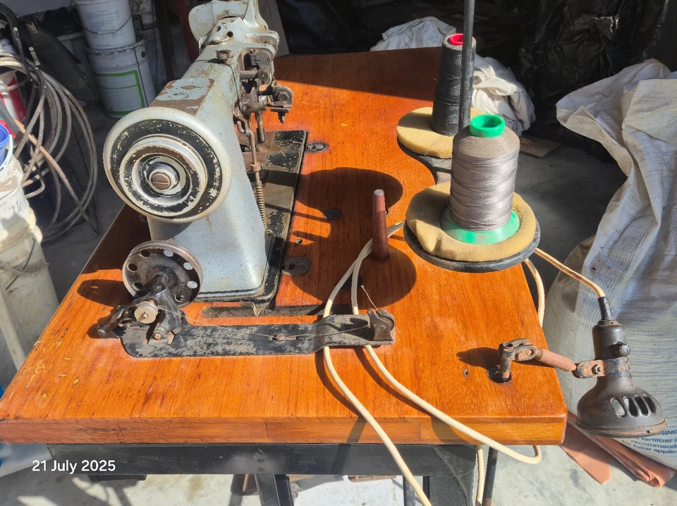 Singer Sewing Machine Vintage, Heavy duty Walking Foot, Upholstery - image 4 of 4