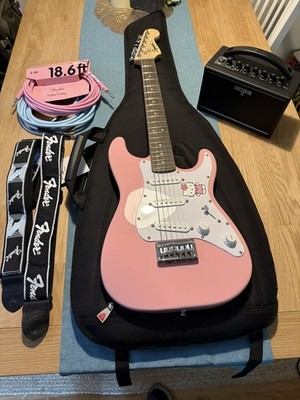 Fender Squier Mini Strat - 3/4 E-Gitarre + Tasche + Gurt + Kabel + Verstärker