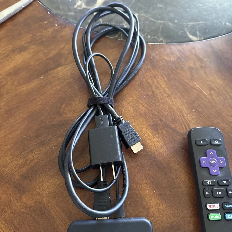 Transmisor multimedia digital HD Roku Express 3900X con control remoto y alimentación Foto 4 de 4