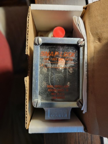 Namco EA080-11500 Snap-Lock Limit Switch NEW IN BOX W PAPERWORK FREE SHIPING - Picture 3 of 11