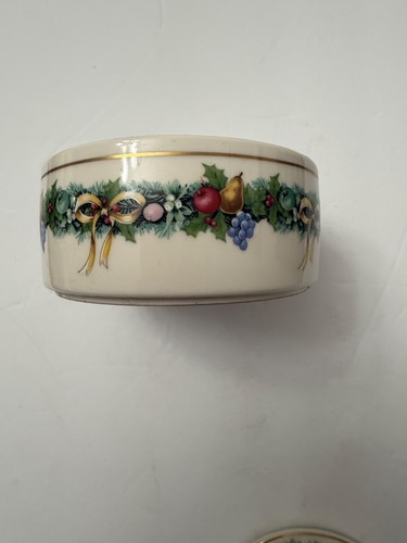 Mikasa Porcelain Candy/Trinket Bowl W/Lid Christmas Bouquet Year Round Japan - Picture 7 of 12