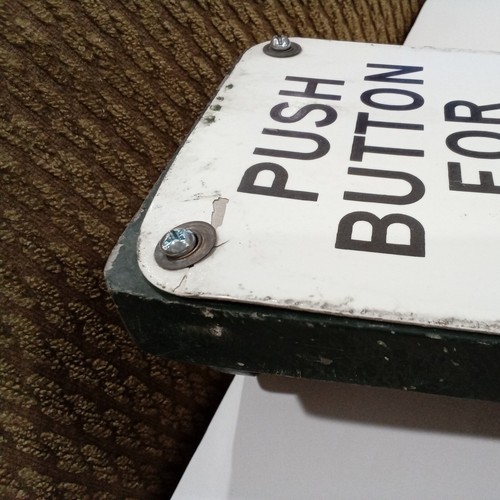 VINTAGE RETIRED CROSSWALK PEDESTRIAN PUSH BUTTON PORCELAIN SIGN. TRAFFIC SIGNAL - Picture 4 of 6