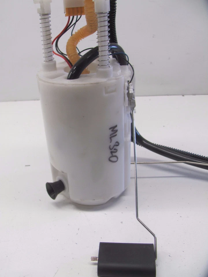Conjunto de bomba de combustible Mercedes ML320 W163 1998-2001 OEM KM60258 Foto 2 de 4