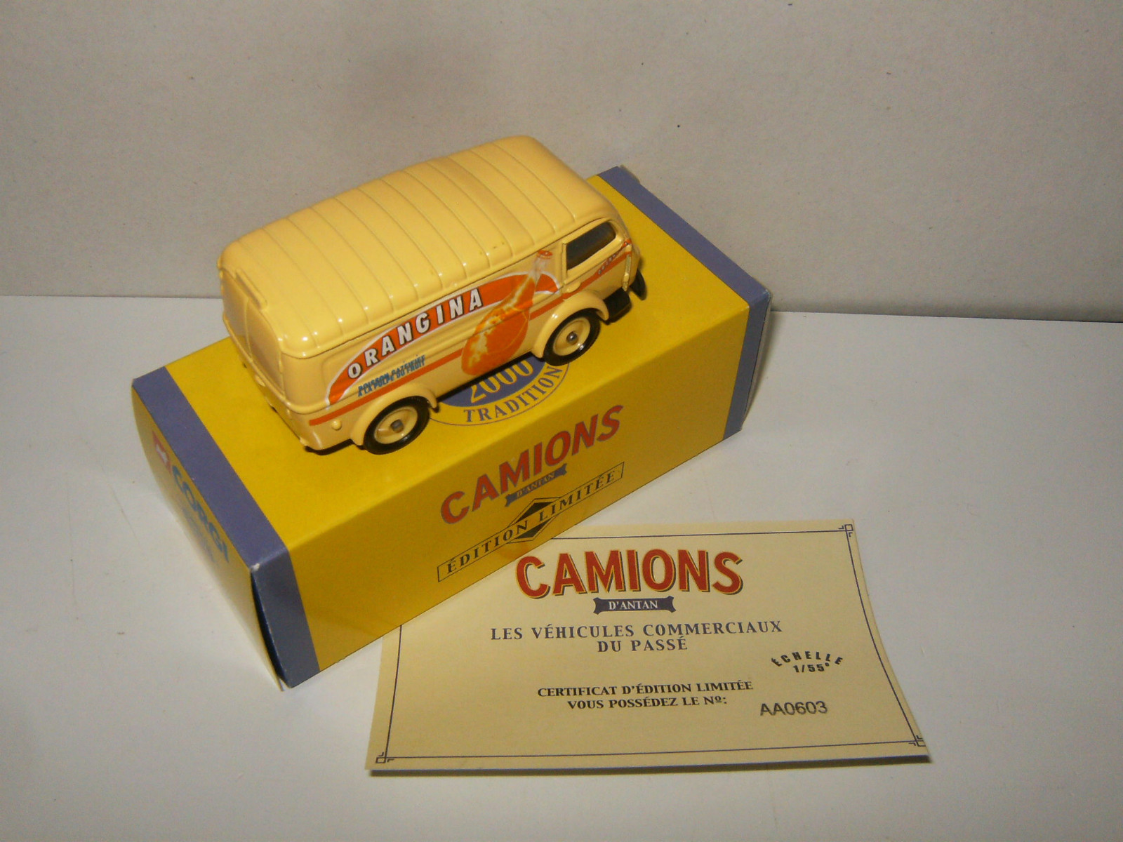 RENAULT 1000 KG 1958 1958 1958 ORANGINA par CORGI au 1 55 avec BOITE 089f79 RENAULT 1000 KG 1958 1958 1958 ORANGINA par CORGI au 1 55 avec BOITE 089f79