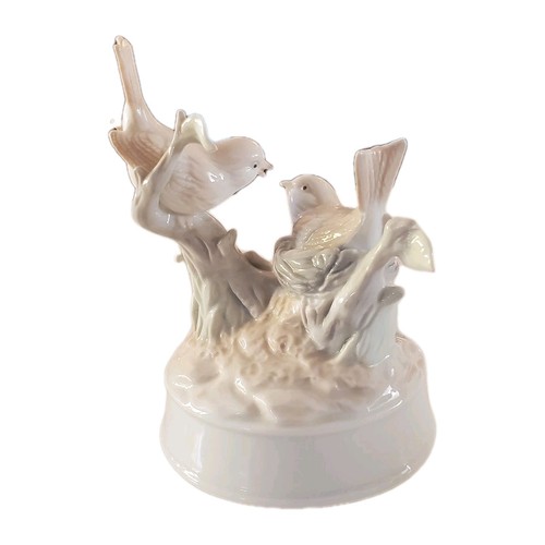 Vintage Gorham Vogel Nist Porzellan Love Birds 1960 Spieluhr funktioniert nicht  - Bild 5 von 9