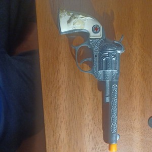 Vintage 1950's Hubley "Rodeo" toy cap gun, Red star and Steer on the Handle