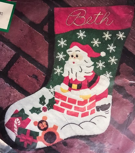 Kit de medias de Navidad de fieltro con joyas de Santa Claus en chimenea ¡como nuevo y raro! - Imagen 1 de 3