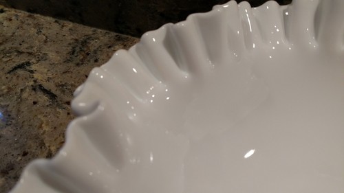 GROSSE DOPPELT GEKRÄUSELTE FENTON MILCHGLAS KOCHNAGELSCHALE - Bild 4 von 10