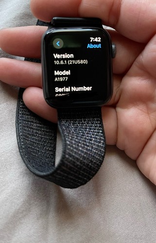 Apple Watch Series 4 40 mm Space Gray Case with Black And Red Sweat Bands GPS - Zdjęcie 10 z 11