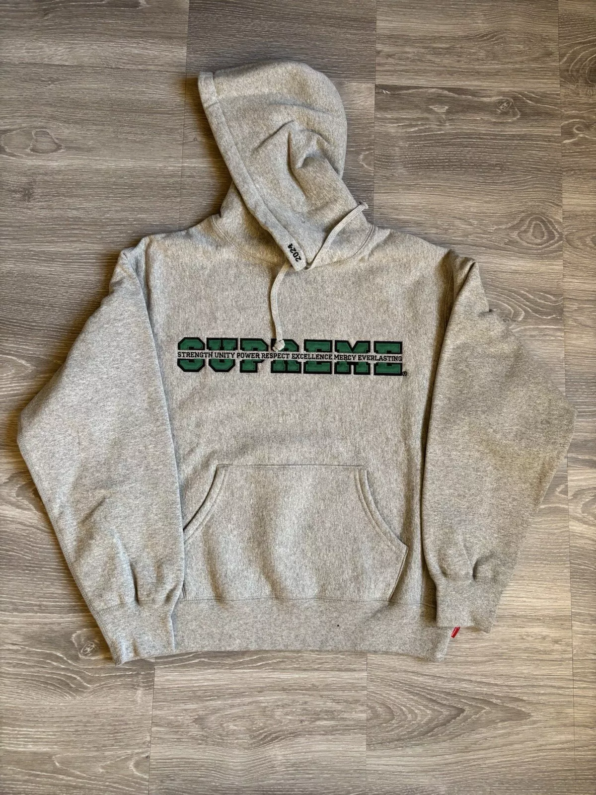 Sweat à capuche Supreme Grey Collegiate Acronyme