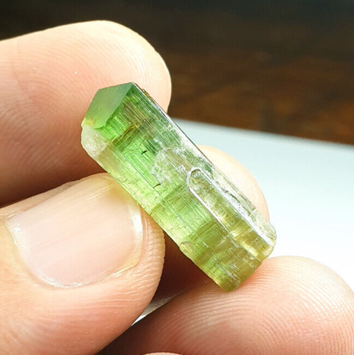 Hermosos cristales de turmalina de color verde de 15 quilates tipo grado áspero 1 pieza - Imagen 4 de 6