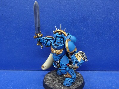 Primaris Captain in Gravis Rüstung der Ultramarines Space Marines TOP BEMALT