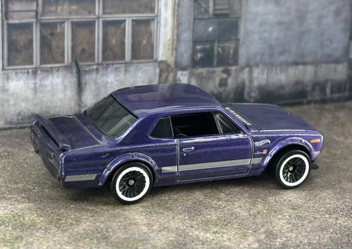NISSAN SKYLINE HT 2000 GT-X 2023 Hot Wheels Nissan Confezione da 5 Veicoli Viola - Foto 6 di 8
