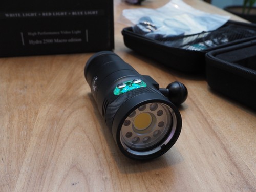Lampe de plongée vidéo macro Kraken Hydra-2500WRU - Photo 2 sur 3