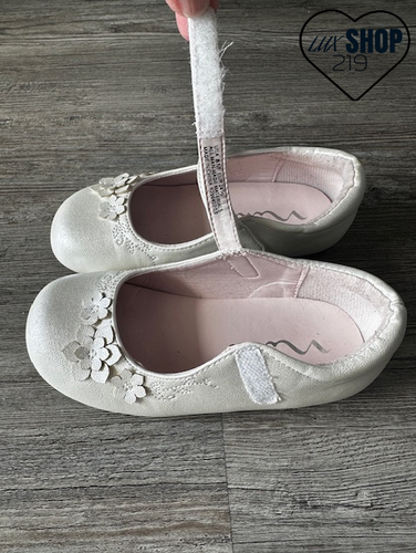 Nina Girl White Shimmer Synthetic Leather  Decorative flower appliques Size 8 - Picture 9 of 12