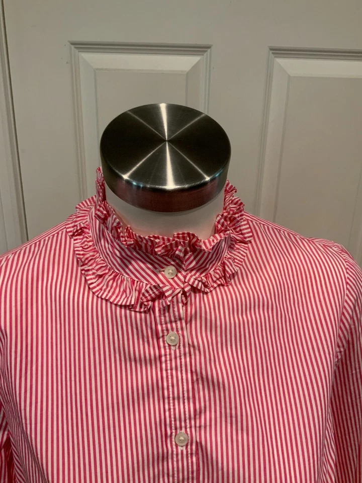 J. Camisa Crew Rosa y Blanco Rayas Abotonada con Cuello y Puños con Volantes, Talla S Foto 2 de 4