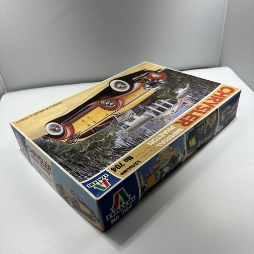 Italeri 1:24 Scale Chrysler Imperial Phaeton Road Car Model Kit - Picture 13 of 14