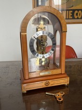 Horloge de table noyer coup sur cloche - Hermle Modèle: 791-081