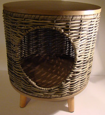 Whisker City Wicker Cat Lounger 16 Inches Tall 13.75 Inches Wide Clean