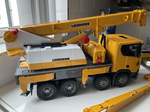 BRUDER 1:16 SCALE 03571 SCANIA SUPER 560R LIEBHERR CRANE TRUCK (see detail) - Picture 3 of 19