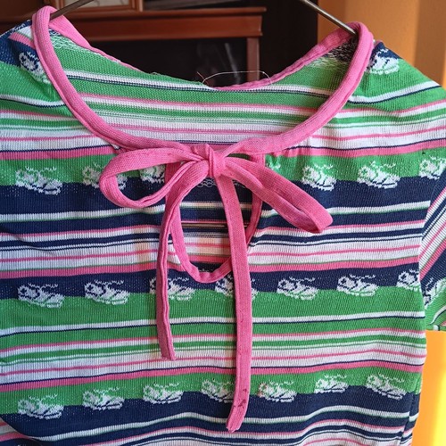 Girls 4 Vintage 70s Striped T-shirt Top Pink Tie Green/Blue/Pink Sneaker Print - Picture 2 of 6