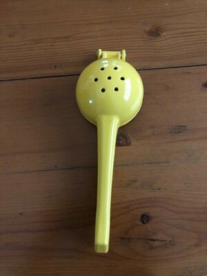 NEW - Lemon Squeezer Premium Quality Metal Juice Extractor