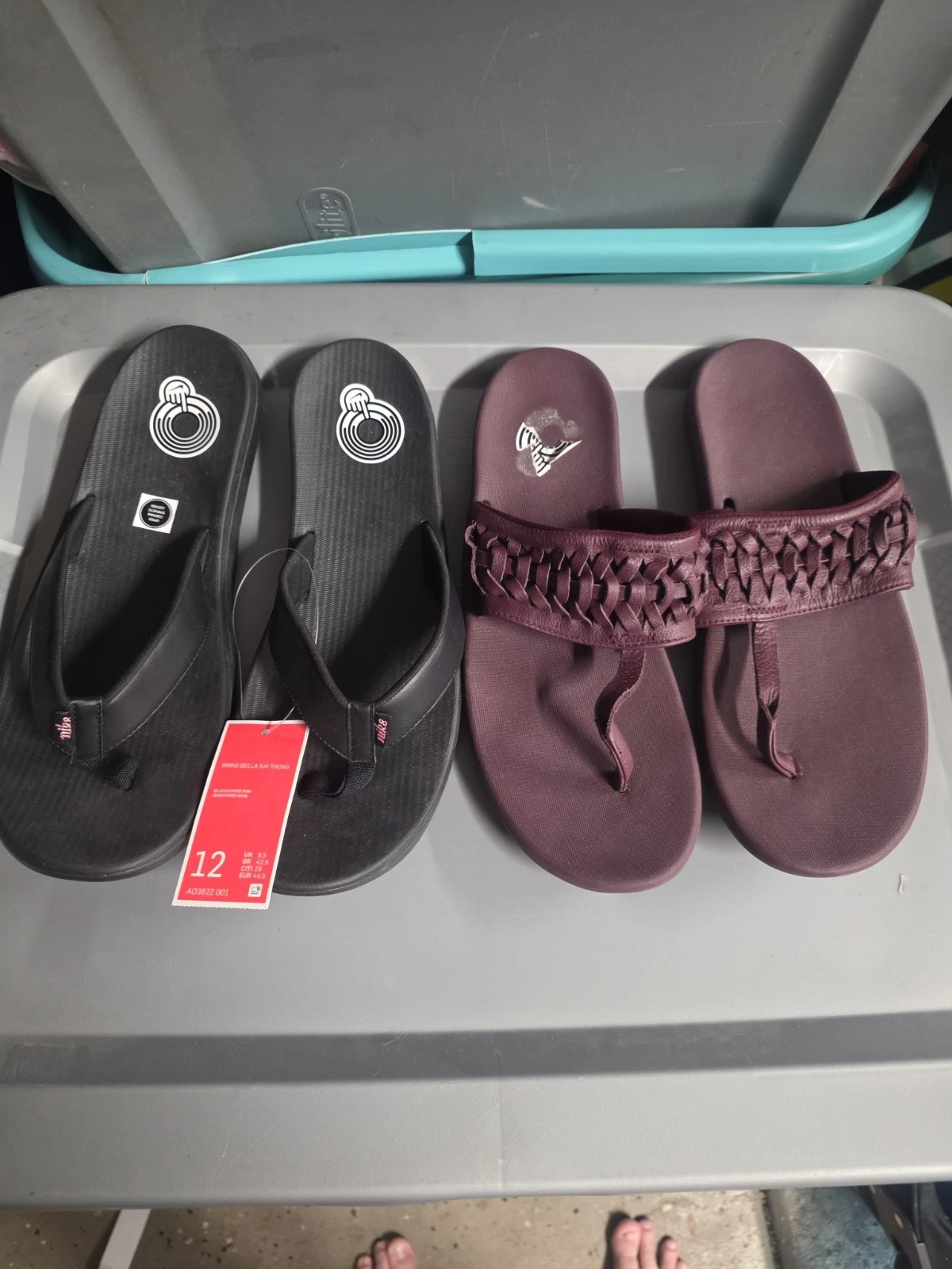 Nike flip flops women 11 & 12, Lot Of 2