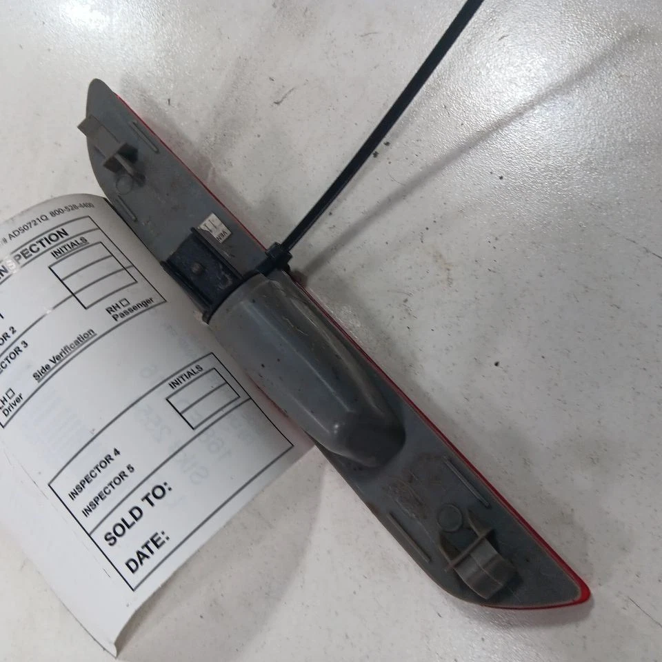 Lâmpada indicadora traseira esquerda para motorista Ford Mustang 2015 2016 2017 - Imagem 2 de 4