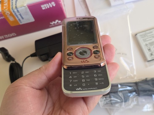 Sony Ericsson Walkman W395 Hello Kitty | ULTRA RARE - Photo 5 sur 9
