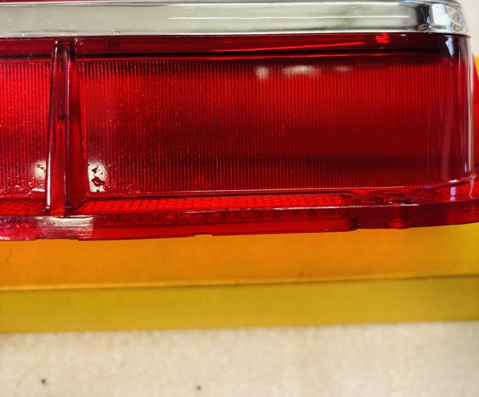 1961 PONTIAC Catalina Ventura TAILLIGHT LENS GLO-BRITE 555 TMC 571 - Image 3 of 4