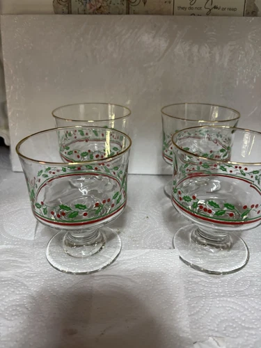 Vintage Set of 4 Arby’s HOLLY BERRY CHRISTMAS SHERBET DESSERT GLASSES Gold Rim