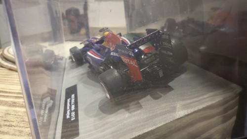 FORMULA 1 F1 AUTO COLLECTION SCALA 1/43 - Red Bull RB9- S. Vettel 2013 - Foto 3 di 3