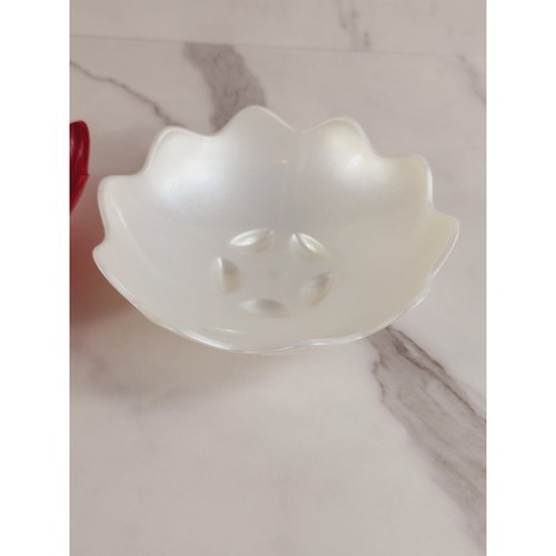 Tupperware Scalloped Shell Salad Bowl Candy Dish #5443A White Red Lot 2 Vintage - Picture 3 of 11