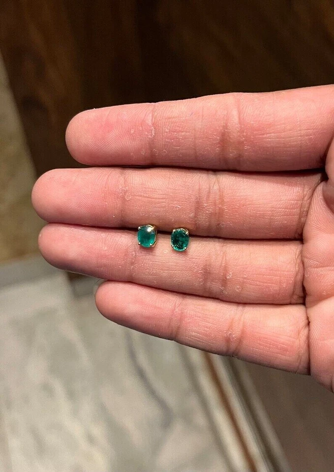 14k Gelbgold Natürlicher Smaragd Und Diamanten Solitaire Dainty Ohrstecker j44 - Bild 3 von 4