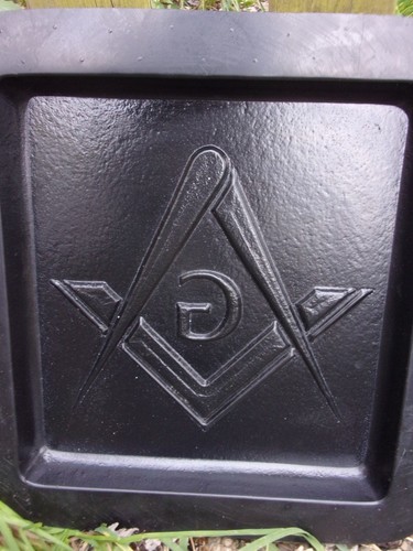 Mason stepping stone mold heavy duty plastic 12" x 11" x 1.20" - Picture 3 of 3
