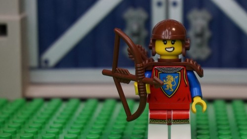 LEGO Castle/Fantasy - 3 Archers and 1 Knight Captain - Lion Knight Minifigures - Picture 6 of 15