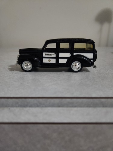 Ertl 1/43 Classic Vehicles '40 Sheriff Ford Woody Police Station Wagon - Bild 3 von 6