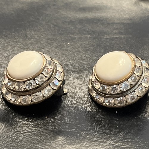 Vintage Lisner Ohrclips weiß Milchglas und Strass Paar - Bild 7 von 13